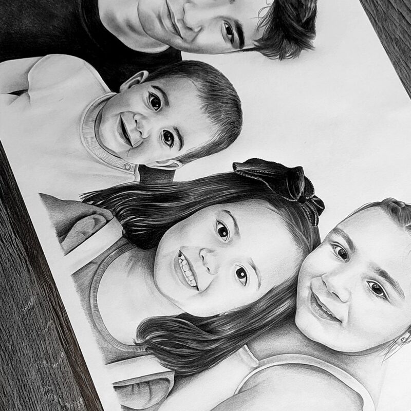 <strong>Retrato familiar infantil,</strong> 2025.